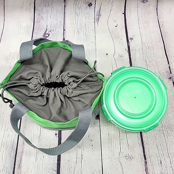 6" 1 Qt Green LocknLock with its own Carrying Case NIB! Set Of Two - Picture 2 of 8